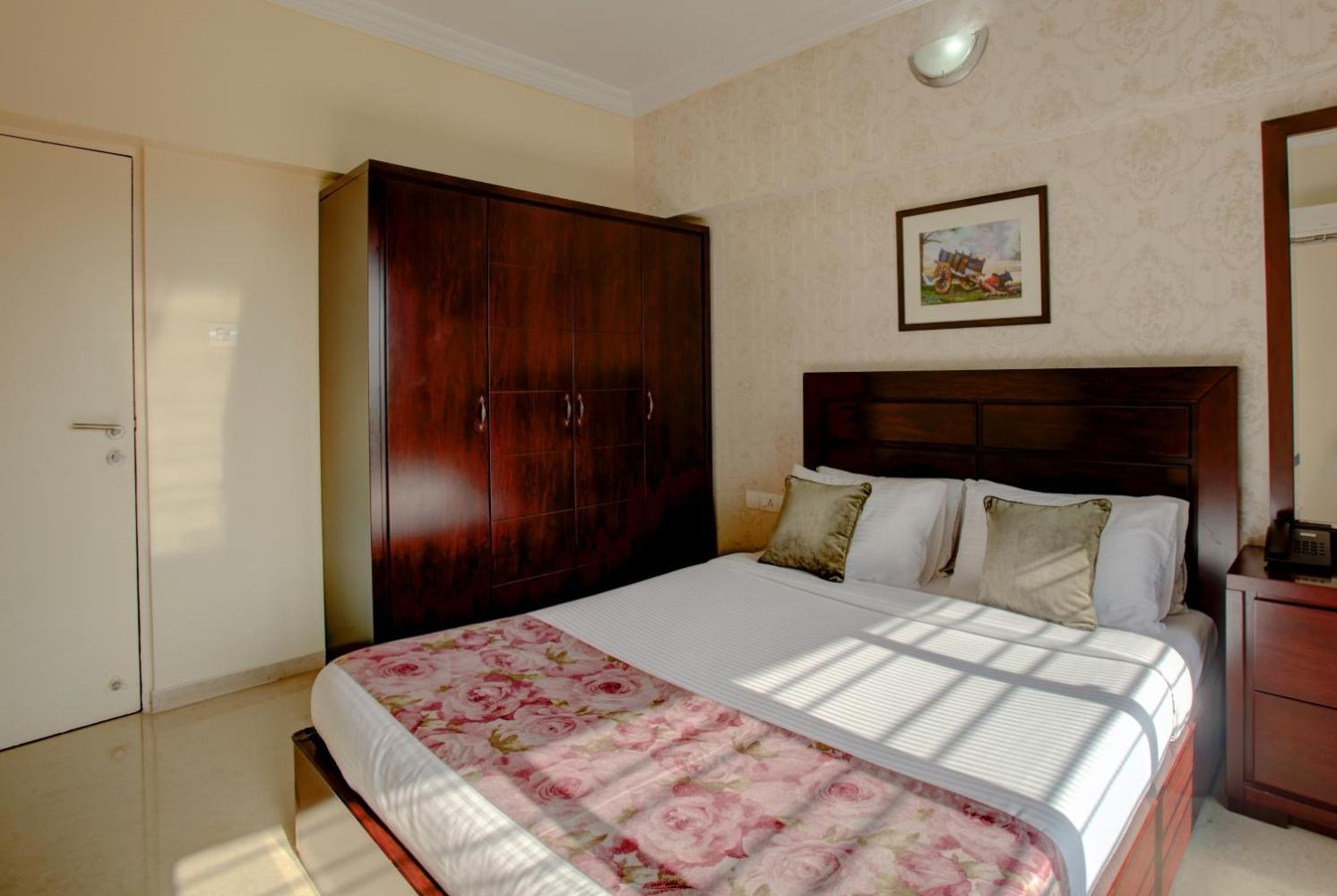 Lalco Residency Hotell Mumbai Exteriör bild