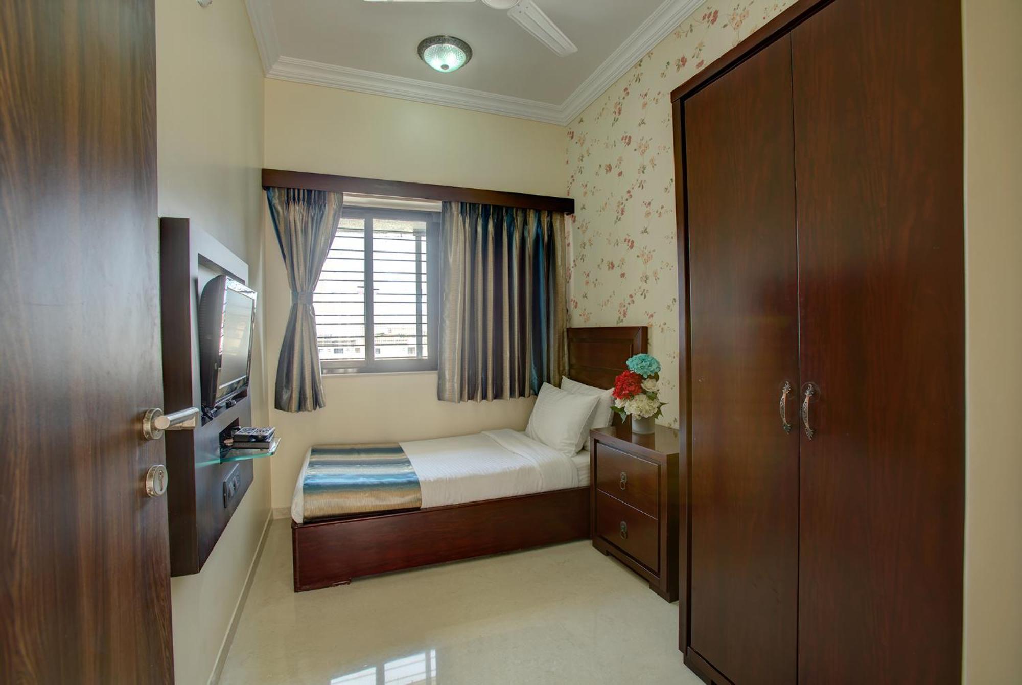 Lalco Residency Hotell Mumbai Exteriör bild